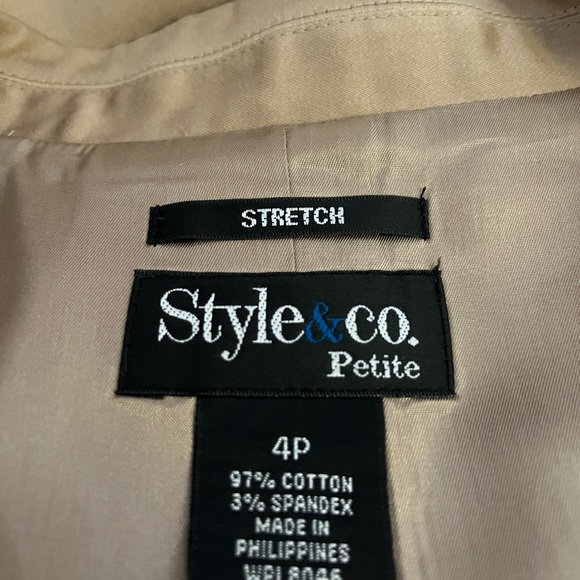 Camel coloured 3/4 length blazer w/front pockets. - Picture 10 of 10